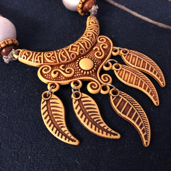 NWOT Ethnic Woman necklace - Picture 3 of 4